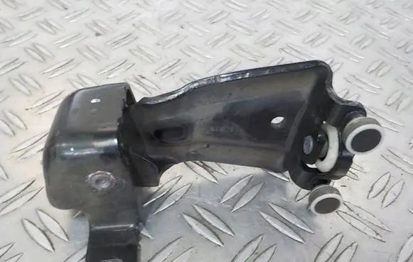 Mercedes-Benz Vito Viano W447 Sliding door upper roller guide/hinge A4477600347