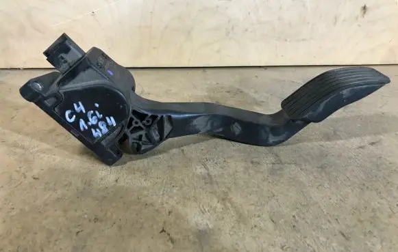Citroen C4 I Accelerator throttle pedal 0280755041 9680565880