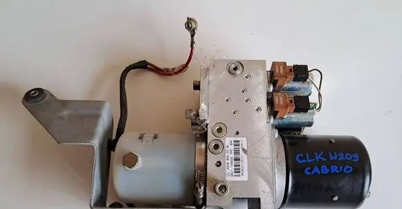 Mercedes-Benz CLK A209 C209 Convertible roof hydraulic pump A2098000330