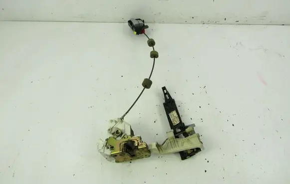 Volkswagen Golf IV Front door lock 