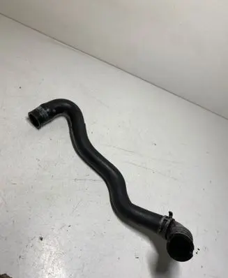 Opel Zafira B Breather hose/pipe 551844950