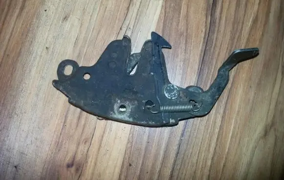 Nissan Sunny Engine bonnet/hood lock/catch