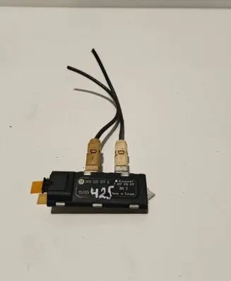 Volkswagen Caddy Aerial antenna amplifier 2K0035577C 7617310017
