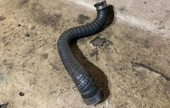 Mercedes-Benz SLK R172 Engine coolant pipe/hose 