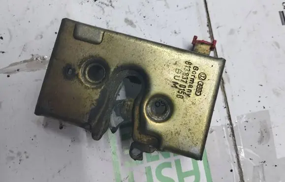 Audi 80 90 B2 Front door lock 813837015B
