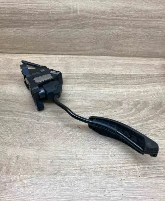Toyota Auris 150 Accelerator throttle pedal 7811002030 RHD WithPlug