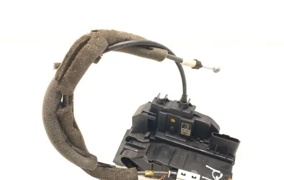 Nissan Juke I F15 Rear door lock 