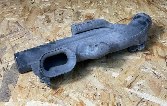 Opel Astra H Air intake duct part 55562486