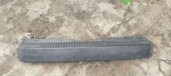Rear bumper trim bar molding