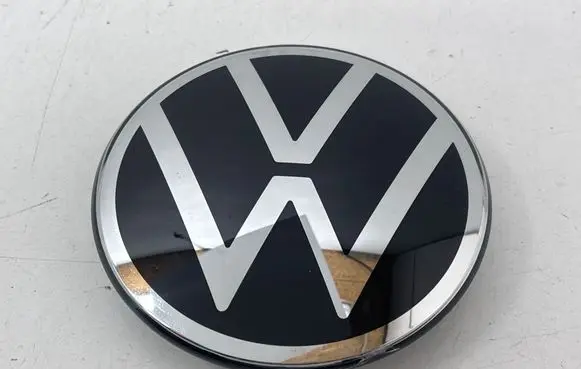 Volkswagen Jetta VII Manufacturer badge logo/emblem 5H0853601