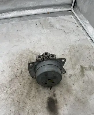 Opel Insignia A Engine mount bracket 13322173