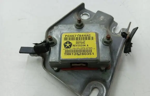 Chrysler PT Cruiser Airbag deployment crash/impact sensor P04671844AC 39754C TMH126280351