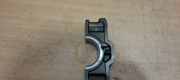 Mercedes-Benz ML W164 Crankshaft Holder 6420110211