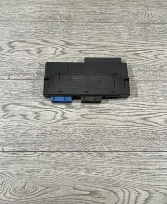 BMW 3 E90 E91 Comfort/convenience module 9247470 10681810 9247469