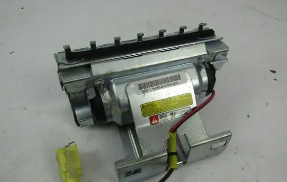 Nissan Almera Tino Passenger airbag 