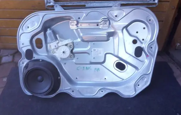 Ford Focus C-MAX Front window lifting mechanism without motor 