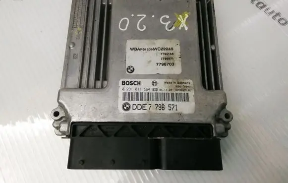 BMW X3 E83 Engine control unit/module DDE7796571 0281011564