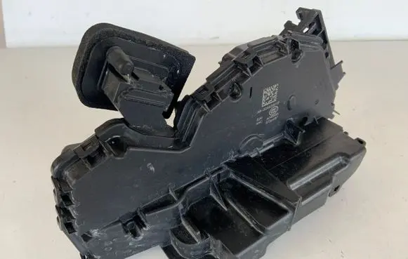 Audi Q3 F3 Rear door lock 83A839016