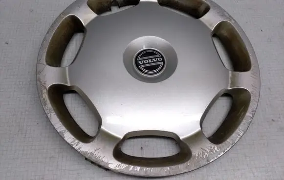Volvo V70 R15 wheel hub/cap/trim 9157510
