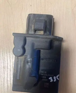 Volvo XC60 Fuel pump relay 32203571