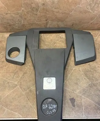 Mercedes-Benz CLS C218 X218 Engine cover (trim) A1570103700