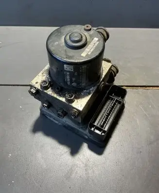Volkswagen Golf Plus ABS Pump 1K0907379Q 00005305F3 10096003553