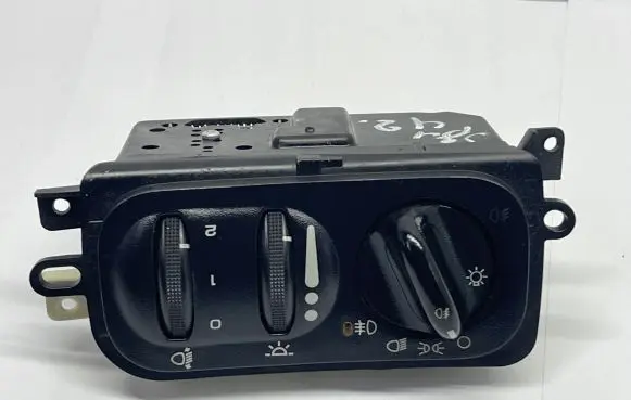 Chrysler 300M Light switch 36033U