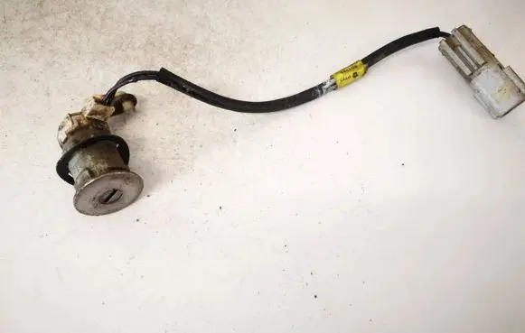 Chrysler PT Cruiser Front door lock (next to the handle) 04671966aa