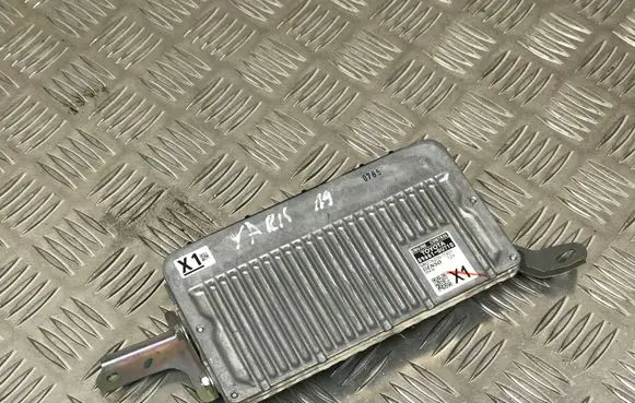 Toyota Yaris Engine control unit/module 896610U710