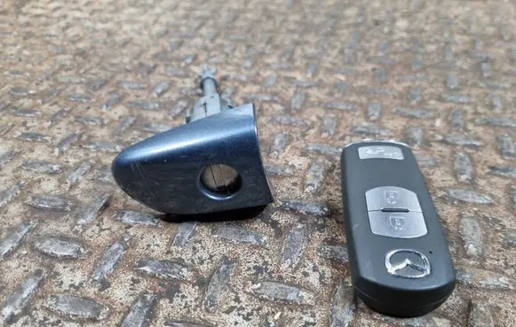 Mazda CX-5 Ignition key/card SKE13E01