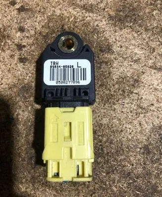 Toyota Avensis T250 Airbag deployment crash/impact sensor 8983405020 0508277896