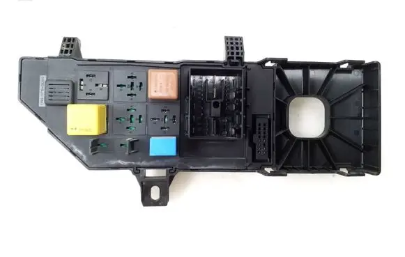 Opel Vectra C Fuse module 13223678