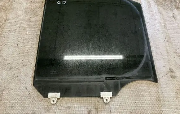 Nissan Cube Z12 Rear door window glass