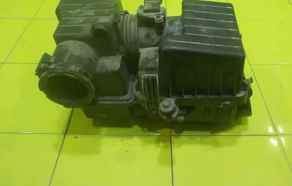 Honda Insight Air filter box RP5