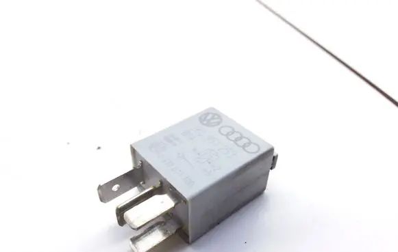 Volkswagen Touran I Hazard warning light relay 1K0951253 0332011100
