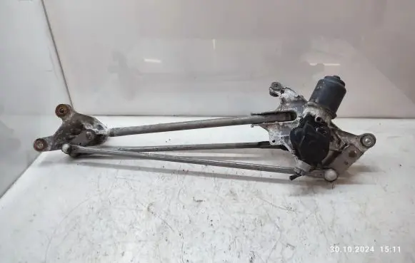 Honda CR-V Front wiper linkage and motor