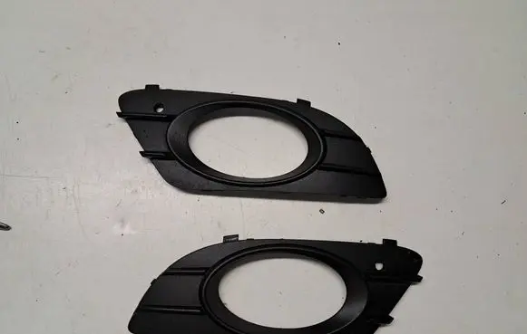Mercedes-Benz CLK A209 C209 Front fog light trim/grill A2098850323 A2098850423