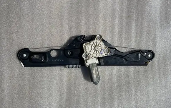 Mercedes-Benz E W211 Rear door window regulator with motor 2117300146 A2117300146