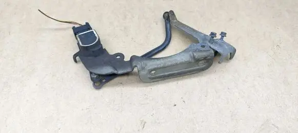 Mercedes-Benz E A207 Air suspension front height level sensor 0045428518
