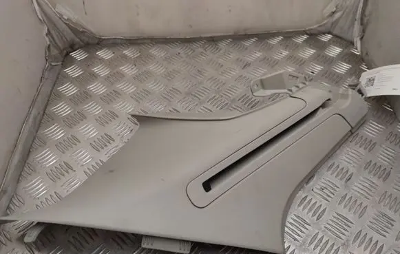 Volvo XC60 (D)pillar trim (top) 31425703