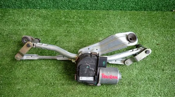 Volkswagen Touran III Front wiper linkage and motor 5TB955023F