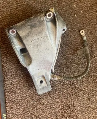 Engine mounting bracket