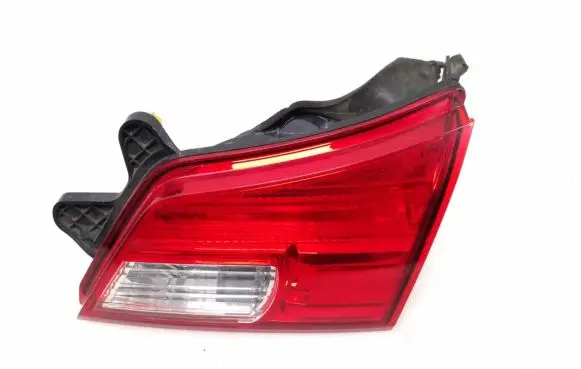 Subaru Outback Tailgate rear/tail lights