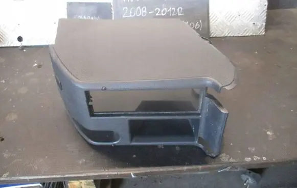 Volkswagen Golf VI Center console 