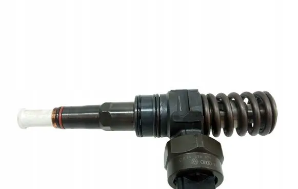 Volkswagen Golf IV Fuel injector 038130073J