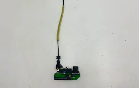 Volvo XC90 Front door lock 8650548