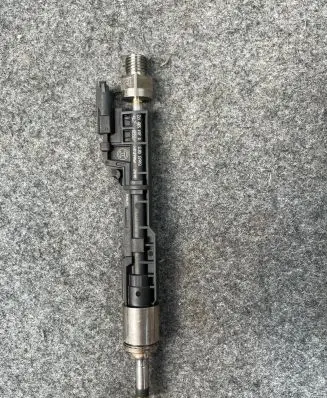 BMW 5 F10 F11 Fuel injector 0261500172 1506130813