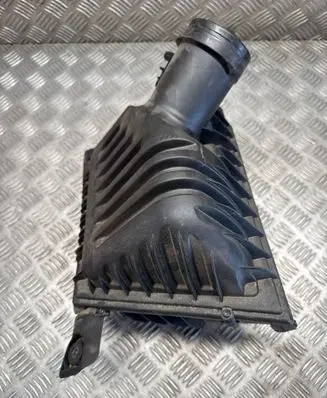 BMW 2 F45 Air filter box 8513916 1371 2515911