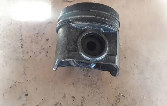 Nissan X-Trail T30 Piston NOCODE