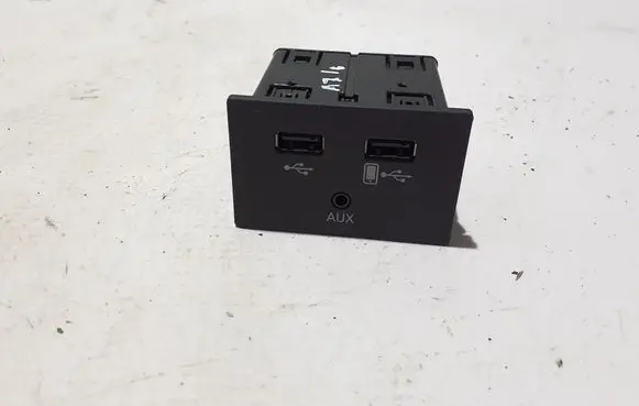 Audi A7 S7 4G USB socket connector 4G0035736